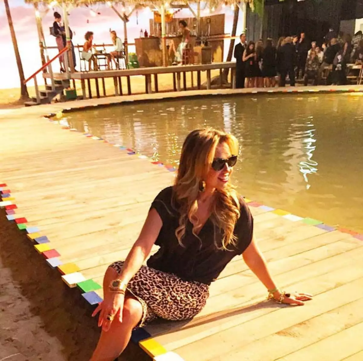 De la forma más chic y desinhibida, Thalía acaparó miradas en la presentación de la colección de Tommy Hilfiger.