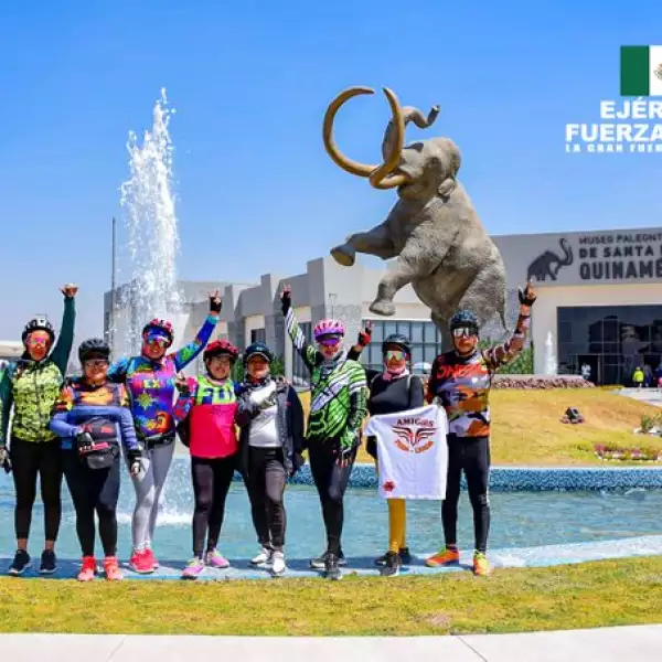 Ciclistas hacen rodada por el AIFA