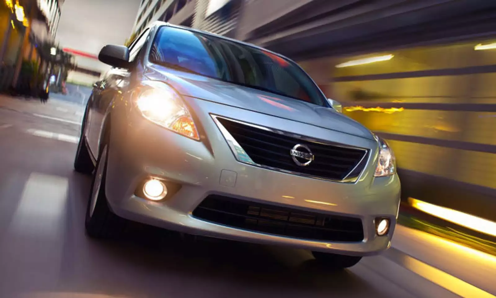 Nissan develó su nuevo modelo Versa 2012, un vehículo sedán compacto que llegará a las salas de exhibición a partir del 8 de julio.