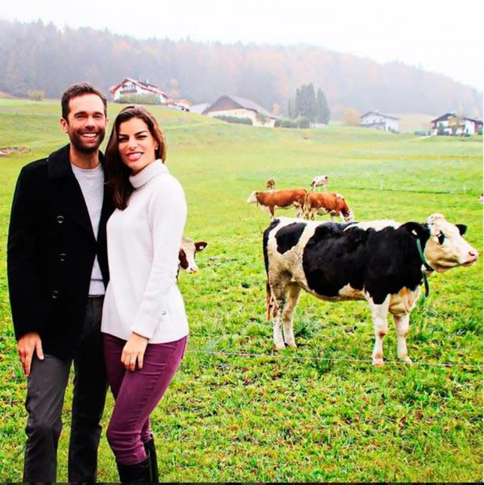 Aunque llevan menos de un año de relación, han recorrido decenas de destinos. Aquí los vemos en Austria.