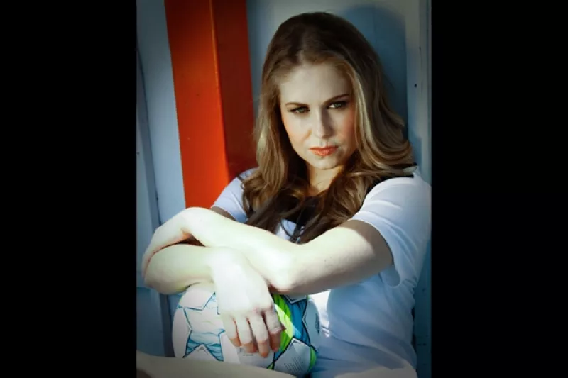 Fue hace más de diez años que la actriz aprendió todo sobre el soccer en el 'Juego de la Vida' y ahora recuerda su difícil entrenamiento en un photoshoot para Quién.com
