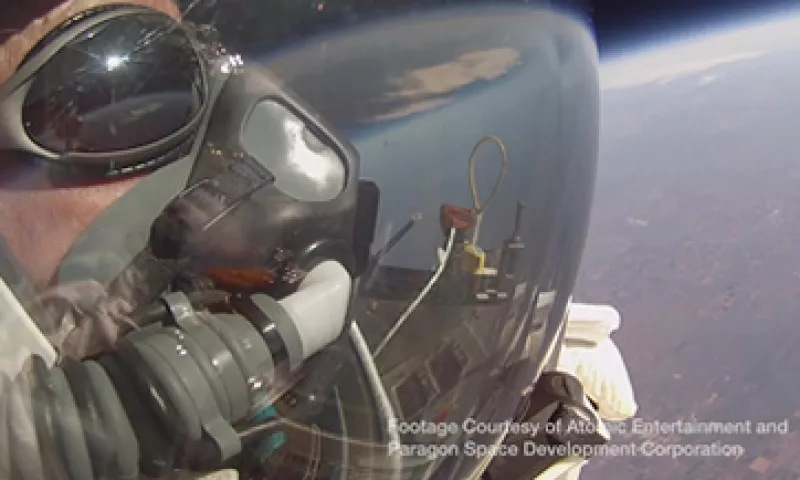 Eustace trabaja con Google desde el 2002 y además es piloto y paracaidista. (Foto: Reuters )