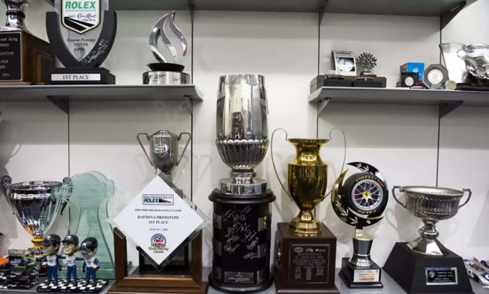 Los trofeos dejan clara la pasión de Slim Domit por el automovilismo, quien junto con Soberón explica a Expansión cómo la Fórmula 1 se ha convertido en la plataforma de mercadotecnia deportiva más grande del mundo.
