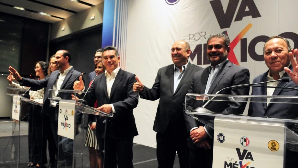 (La alianza Va X México ofreció una conferencia de prensa en la que presentaron una iniciativa ante la reforma eléctrica)