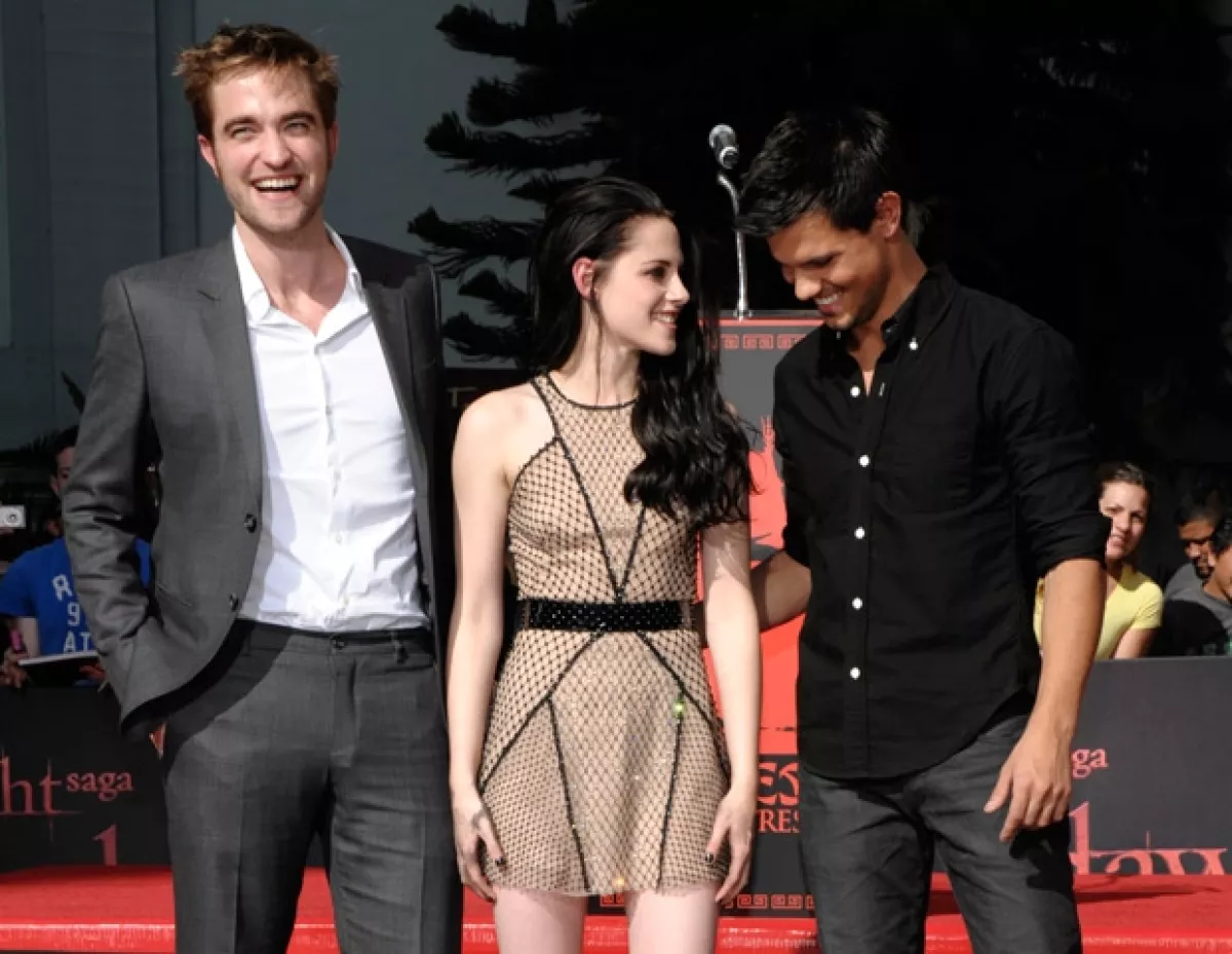Robert Pattinson, Kristen Stewart y Taylor Lautner protagonizan la película Amanecer.