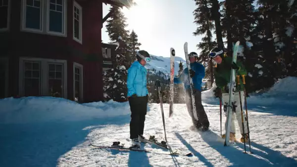 También podrás deslizarte en las montañas Whistler y Blackcomb o en Revelstoke Mountain Resort,  el nuevo centro de esquí que tiene la pendiente más pronunciada en Norteamérica.
