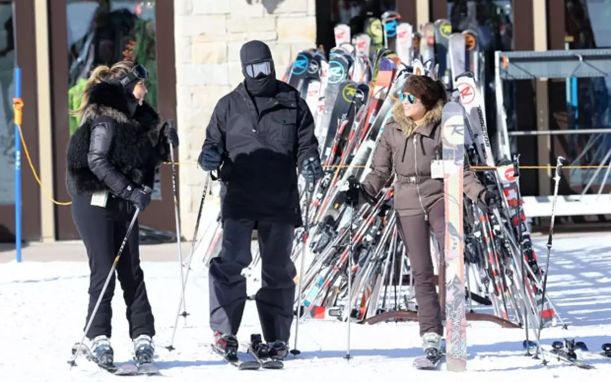 Kim, Kanye y Kourt disfrutaron también en días pasados de una tarde de esquí.