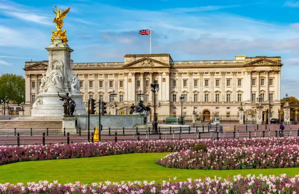 London,,Uk,-,24,April,2024:,Queen,Victoria,Monument,At