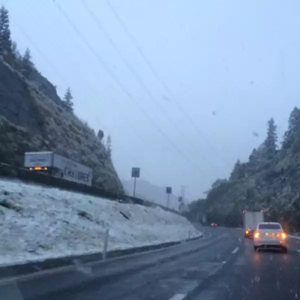 Las autoridades de protección civil pidieron a los automovilistas conducir con cuidado.