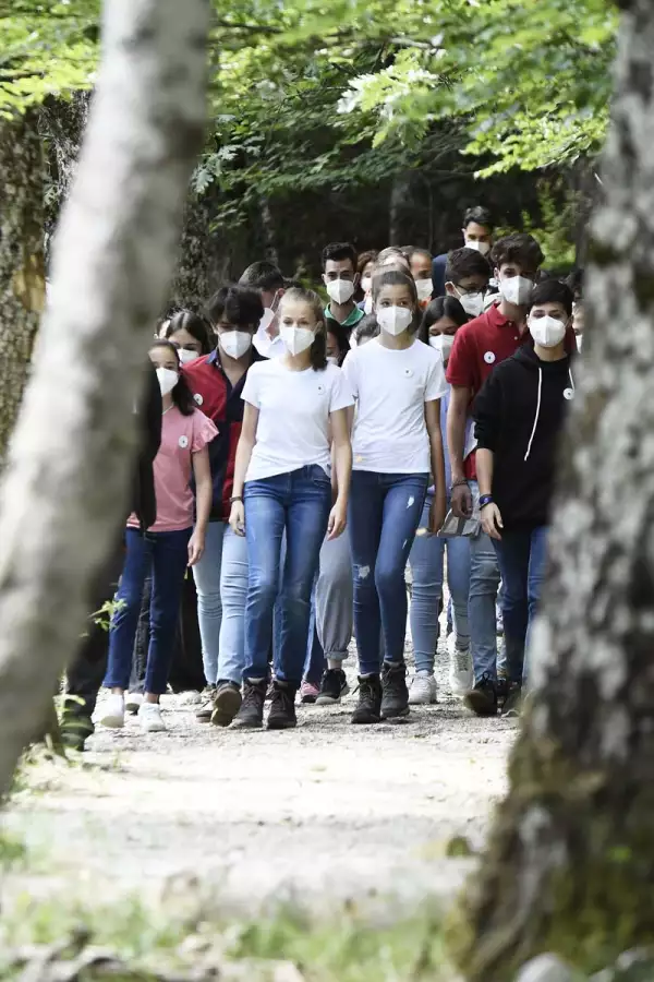 Las hermanas Leonor y Sofía lucieron outfits idénticos en su primer acto oficial en conjunto.
