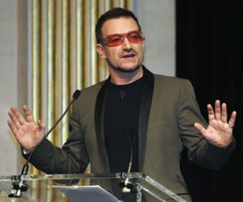 El líder de U2 habló sobre el cantante estadounidense en la primer columna que escribe para el periódico The New York Times.