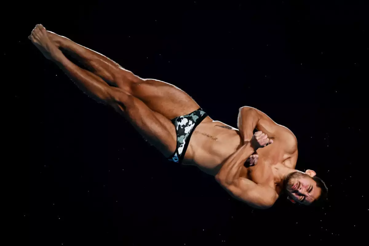 Foto de Kevin Berlin de cabeza tras un clavado individual en la plataforma de 10 metros, durante la Copa del Mundo de Doha 2024.