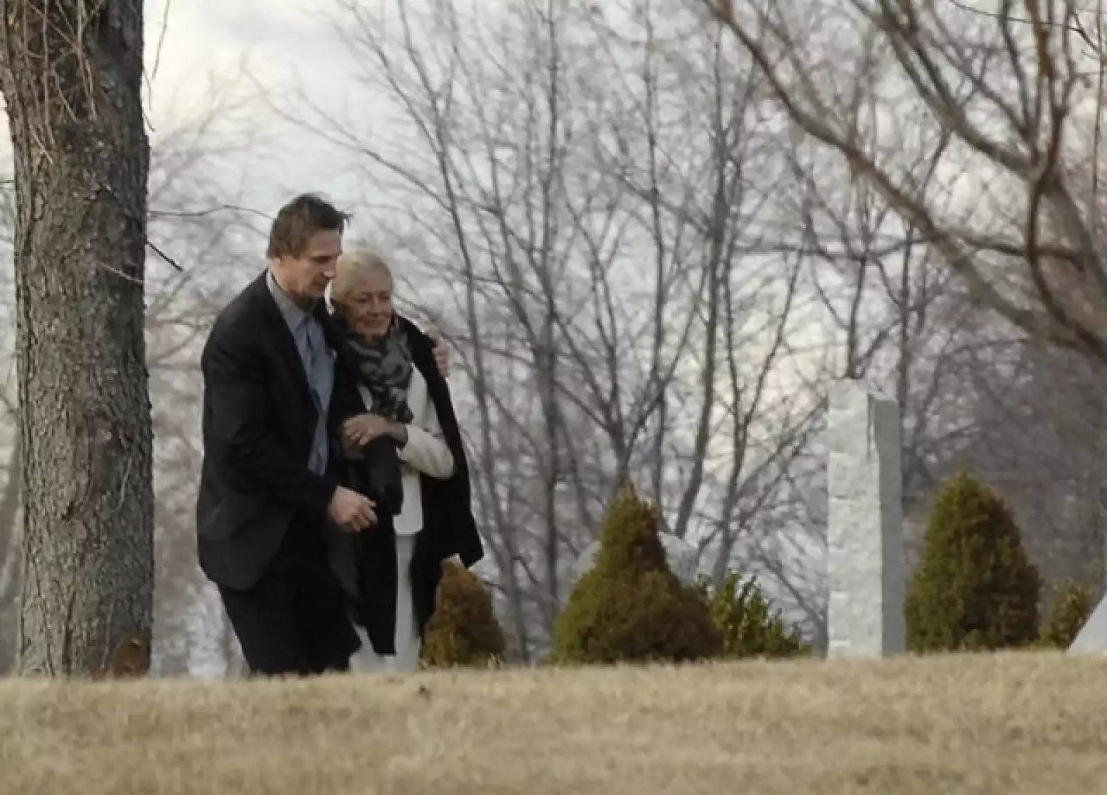 Liam Neeson y Vanessa Redgrave, mamá de Natasha, durante el entierro que se llevó a cabo el domingo en Nueva York.