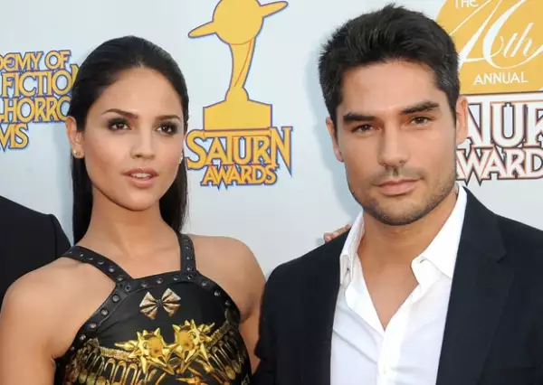 La actriz y cantante gritó ayer a los cuatro vientos su romance con el actor por medio de Instagram, `Te amo, mi amor´, escribió.