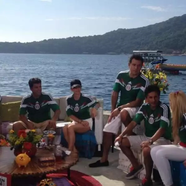 Los conductores se pusieron la playera del Tri para apoyar al equipo.
