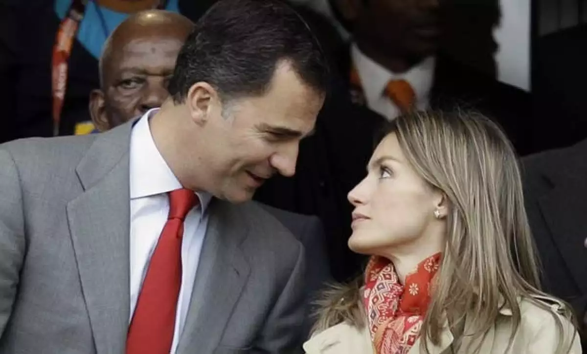 La princesa Letizia Ortiz y el príncipe Felipe de Borbón llegaron hasta Durban, en Sudáfrica, para asistir al encuentro de su selección contra la suiza, donde el marcador favoreció a los chocolateros.