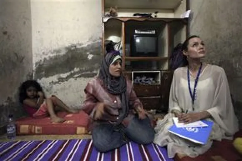 La actriz se reunió con refugiados iraquíes en Siria y pidió al planeta no olvidar el sufrimiento de quienes no pueden regresar a su país de origen debido al trauma que sufrieron y a la inestabilidad.