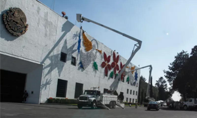 La residencia oficial de Los Pinos tiene 56,000 metros cuadrados, 14 veces más que la Casa Blanca.   (Foto:Cuarto Oscuro)
