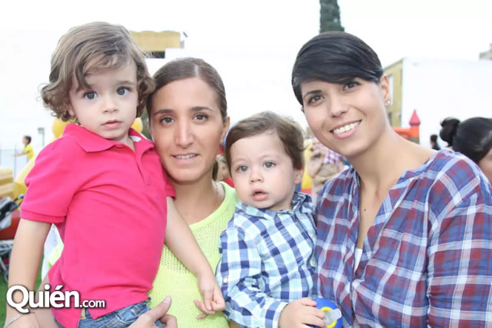 José Pablo y Paola Solís con Iker y Grini Moreno