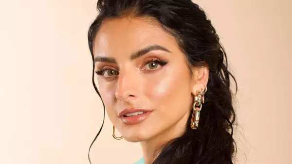 aislinn-derbez (2).jpg