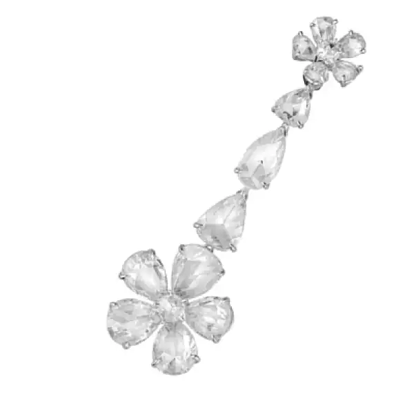 Éclat Sauvage presenta su nueva colección de diamantes con cortes diferentes a los habituales. Este anillo presenta el corte Rose Cut, un corte antiguo utilizado desde mediados del siglo XVI donde solamente se cortaban las caras exteriores de una piedra.