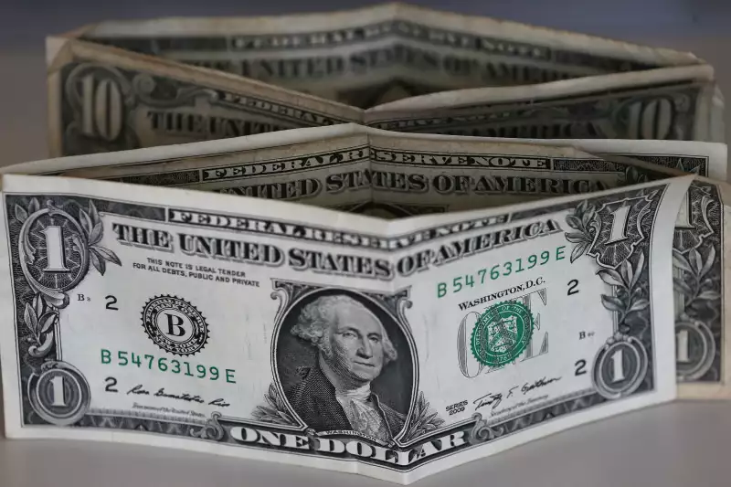 La moneda mexicana inicia el viernes con ganancias.