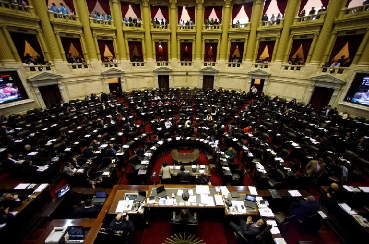 El acuerdo para pagar a los acreedores 'holdout' fue aprobado en el Senado argentino con 54 votos a favor y 16 en contra, tras extenso debate.