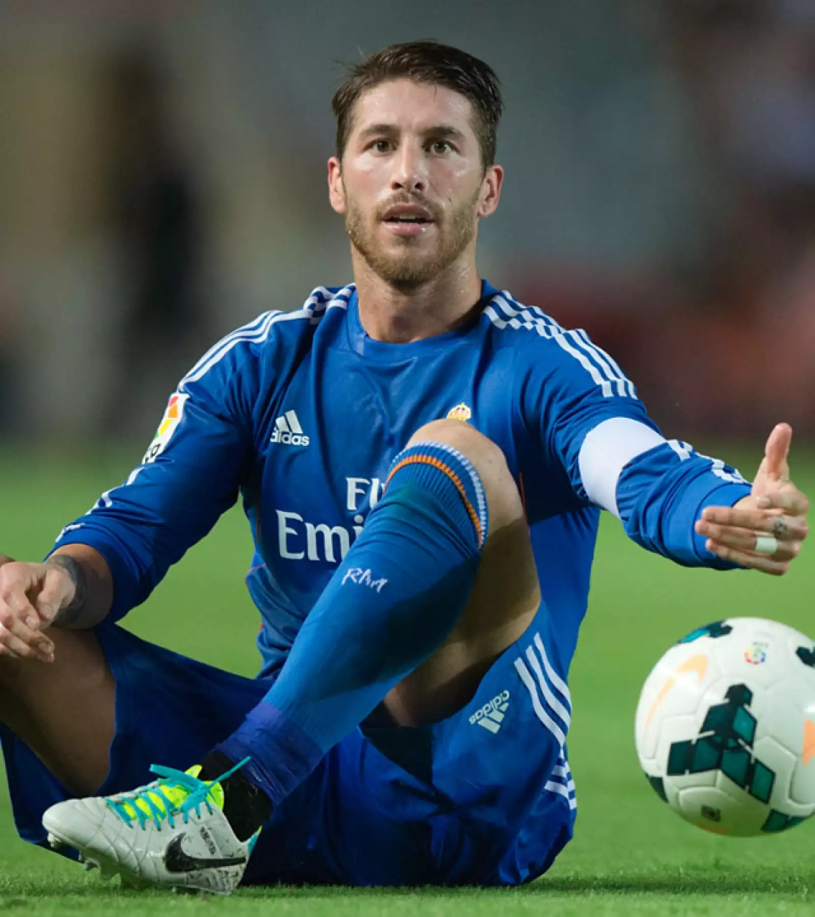 4. Sergio Ramos - España El futbolista español no pasa desapercibido. ¿Su secreto para enamorar? La increíble sonrisa que tiene.