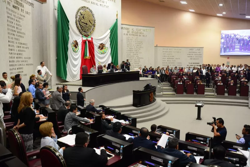 Los diputados locales celebraron este jueves la novena sesión ordinaria correspondiente al segundo periodo de sesiones de la legislatura. 