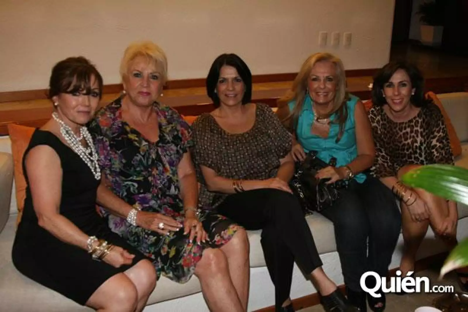 Fiesta de Fernando Lebrija por sus 2 diosas de plata