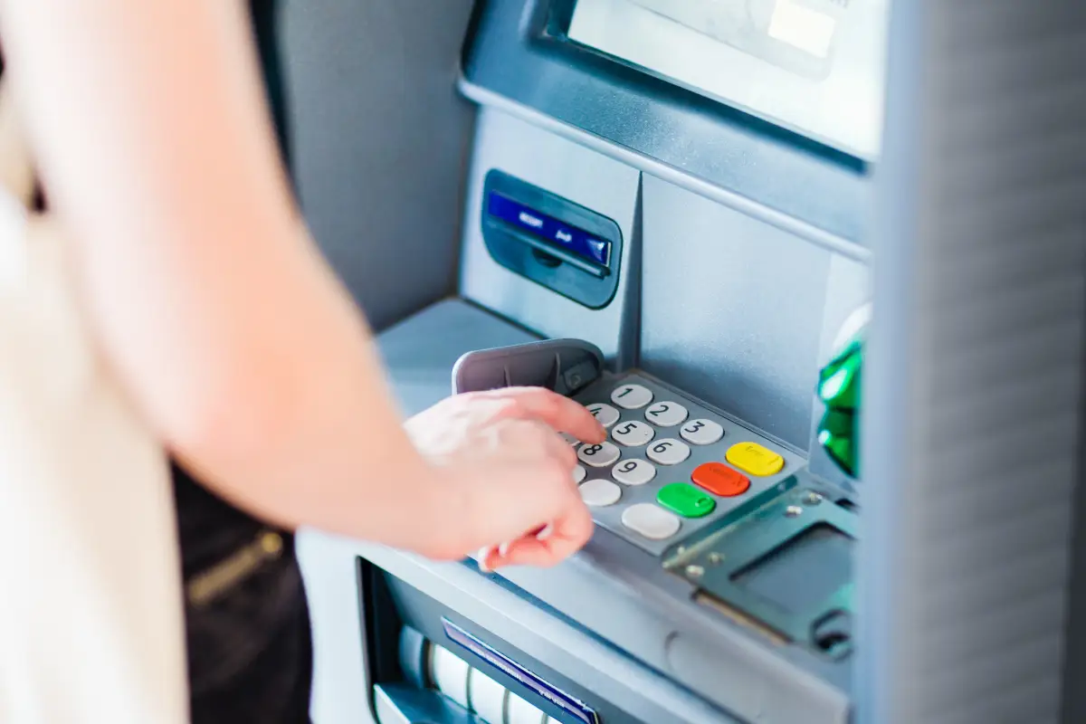 ¿Cómo puedo reclamar mis ahorros en caso de que mi banco quiebre?