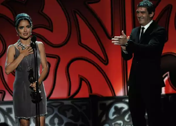Banderas hizo un emotivo reconocimiento a Salma y se refirió a ella como "una buena amiga".