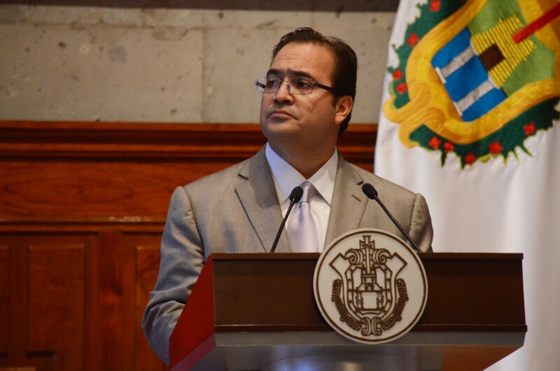 Le siguen los pasos