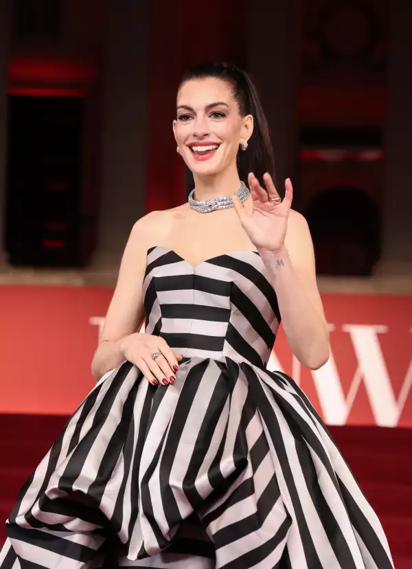 Anne-Hathaway