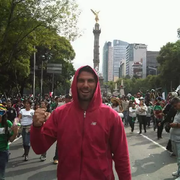 ¡Uriel del Toro celebra en grande en el Ángel de la Independencia!