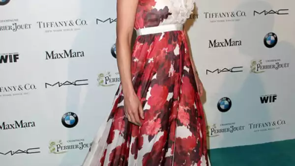 Rosamund Pike en un diseño Pre-Fall 2015 de Giambattista Valli.