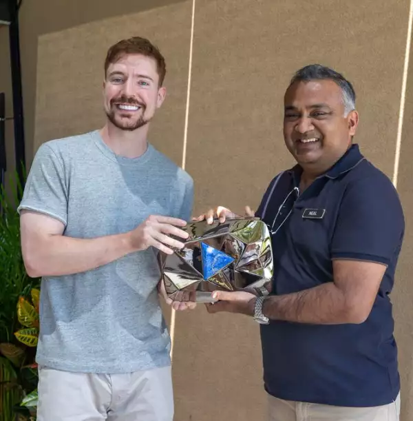 MrBeast y Neal Mohan