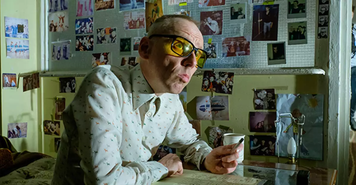 Ewen Bremner