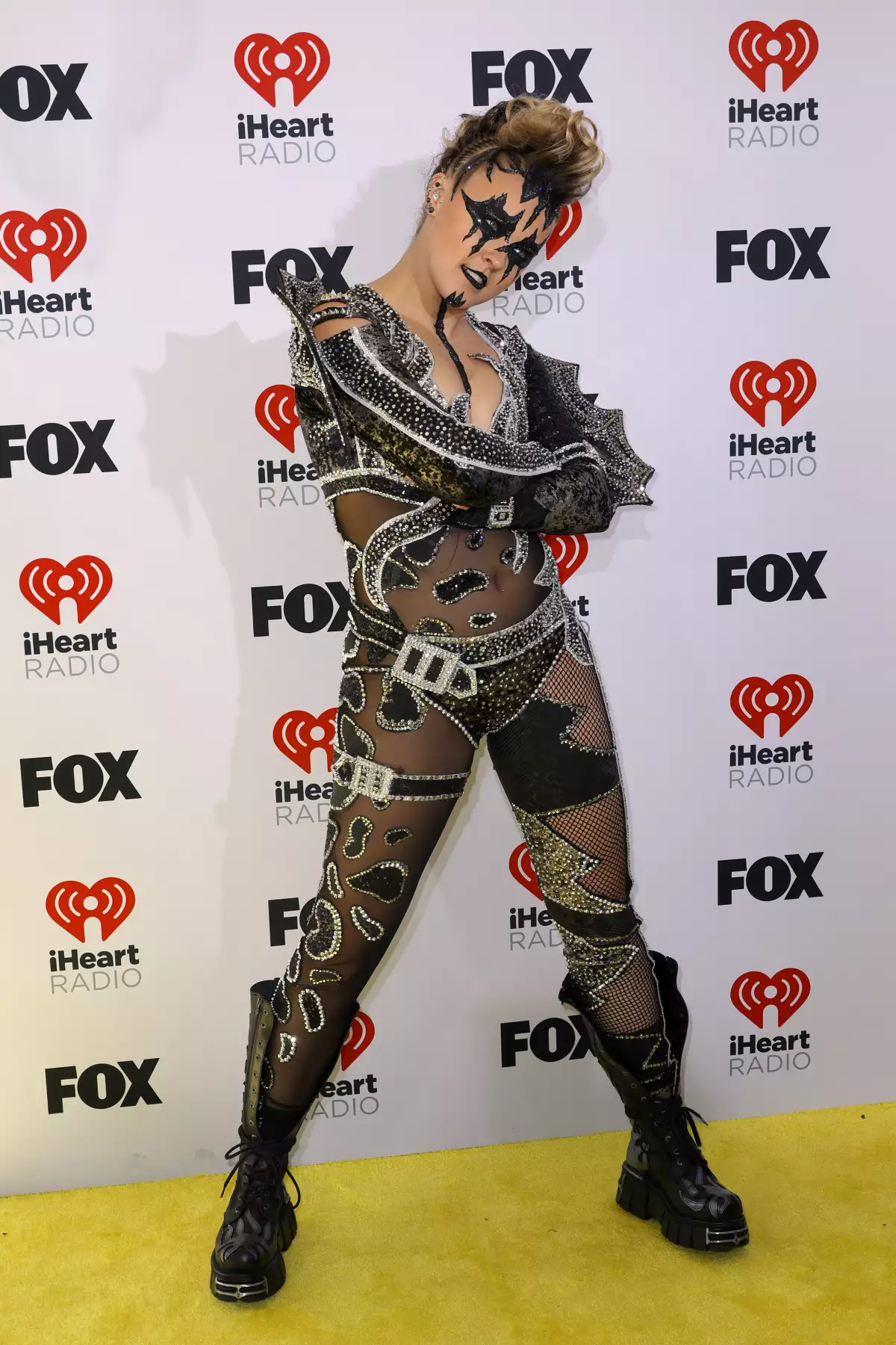 Jojo Siwa aborda las criticas de su era adulta con su look más dark