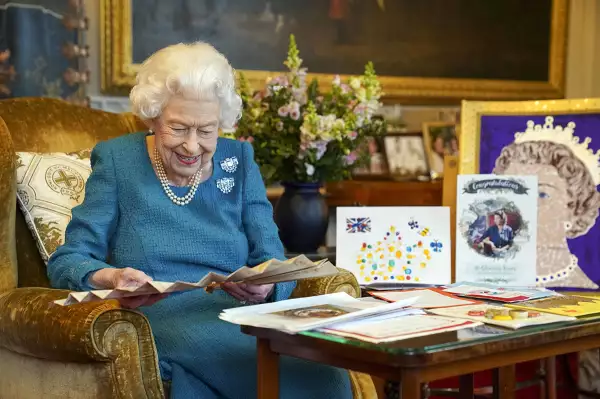 Queen Elizabeth II Views Commemorative Platinum Jubilee Items