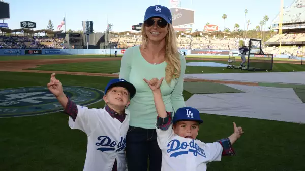 Britney Spears acompañada de sus hijos Sean y Jayden en el Estadio de los Dodgers 