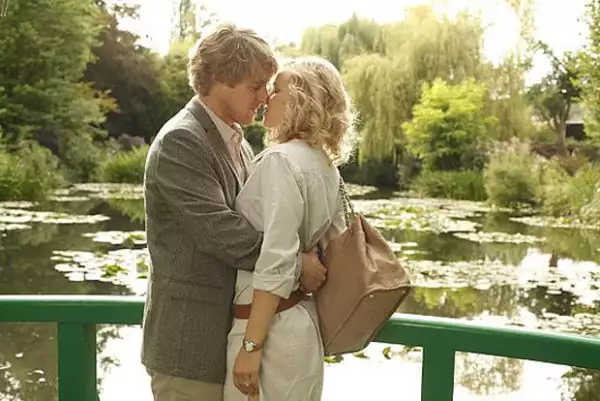 Pero por si esto fuera poco, también aparece al lado de Owen Wilson, con quien años más tarde se reencuentra para la cinta de Woody Allen, Midnight in Paris.