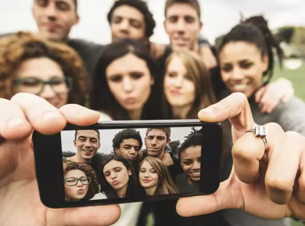Si creías que sólo tu hijo era un adicto al celular, ¡te equivocas!