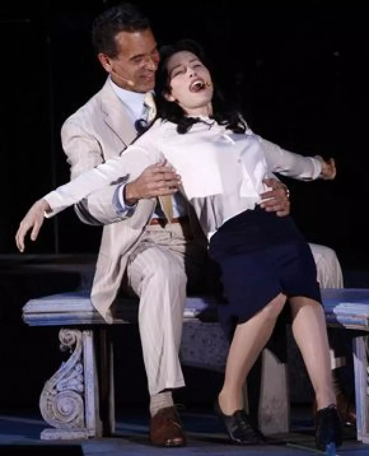 La actriz soprendió por su habilidad al cantar en la adaptación del clásico 'Guys and Dolls' con el acompañamiento de la Filarmónica de Los Ángeles durante tres noches de presentaciones.