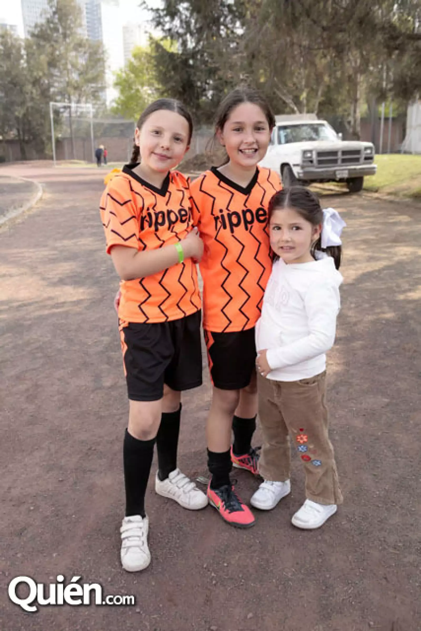 Isabel Delgado con Ivana y Alaia Medellín