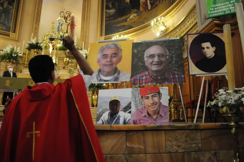 Se ofreció una misa en honor a los sacerdotes asesinados en Chihuahua.