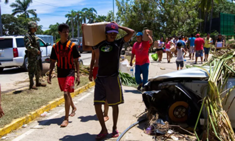 Las tormentas destruyeron vialidades y bloquearon rutas de suministros en varios estados del país. (Foto: Notimex)