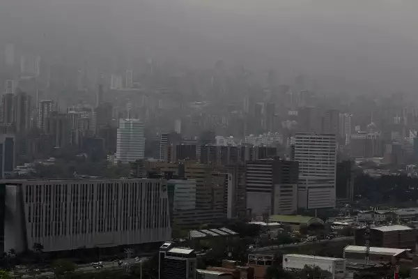 Vista panorámica de Medellín el 1 de abril cuando se registró altos niveles de contaminación y que obligó a las autoridades a aplicar medidas restrictivas para todo el fin de semana.