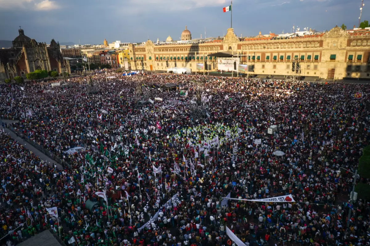 amlo-zocalo.jpg
