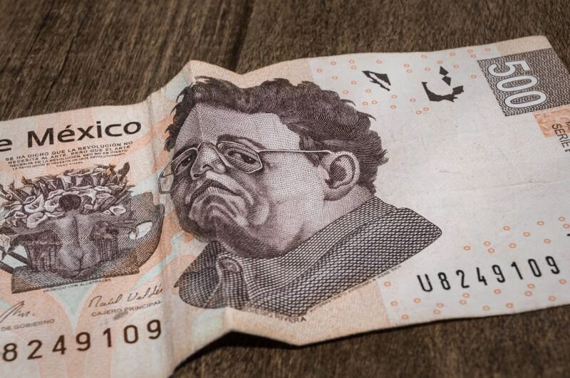 180201 dolar tipo de cambio peso billete VictorHugoGaribay is.jpg